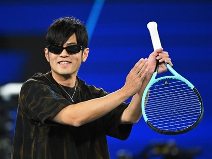 周杰倫挑戰澳網「一分大滿貫」　首輪站著不動遭淘汰[影]