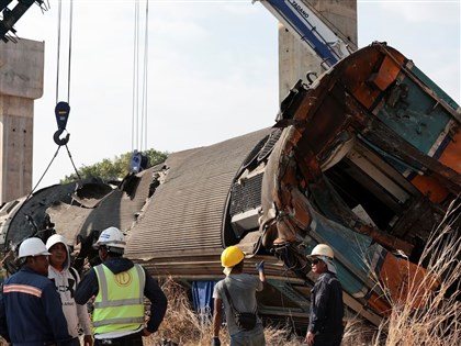 泰國高鐵起重機砸列車22死　承建商與緬甸震後曼谷倒塌大樓相同