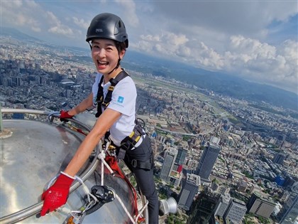 賈永婕徒手攀台北101頂端　回應花瓶說「這時代需要打破傳統的人」