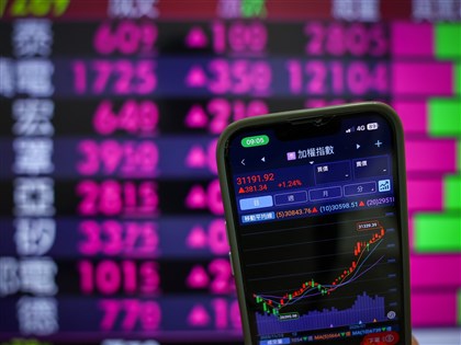 台股大漲逾520點衝31339點新高　台積電1735元新天價