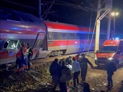 西班牙列車相撞事故增至21死　車體變形救援困難