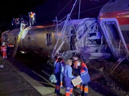 西班牙2列高鐵脫軌相撞　已知10死100傷