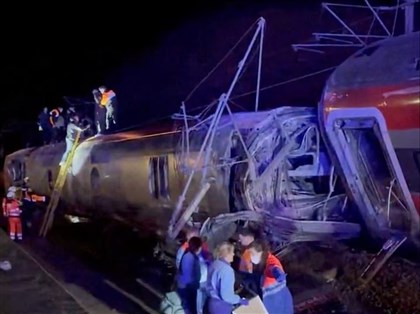 西班牙2列高鐵脫軌相撞　已知10死100傷