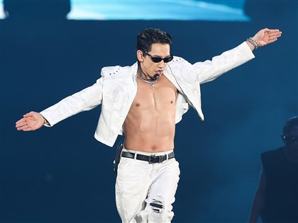 Rain演唱會點名粉絲「怎麼不跳」　得知真相致歉：是我不夠體貼