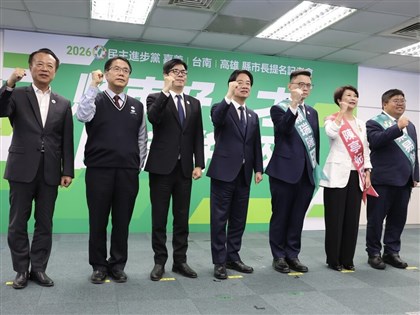 為陳亭妃賴瑞隆繫競選背帶　賴清德：不團結一定會輸[影]