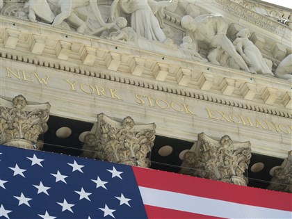 美歐貿易緊張升溫　美股收黑道瓊重挫近900點