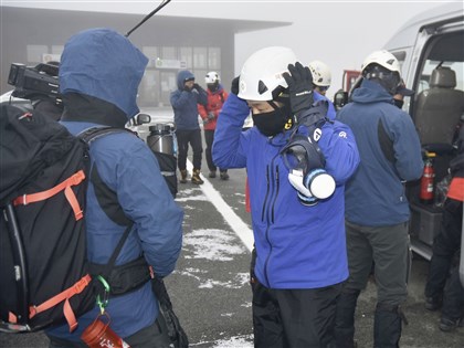 阿蘇直升機墜火山口2台人失聯　上午搜救行動因天候受阻
