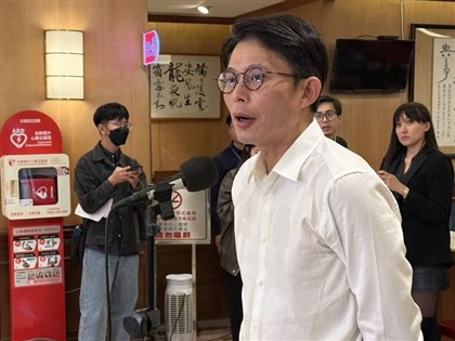 綠委調監視器畫面質疑翻拍資料　黃國昌：搞政治鬥爭