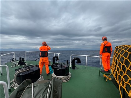 空軍:失聯飛官黑盒子深2500公尺 待天候好轉打撈