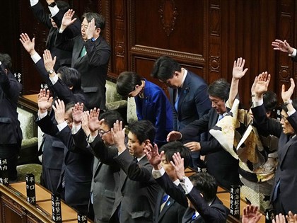 日眾院選戰開打 「萬歲三唱」聲中高市矢志贏回國會