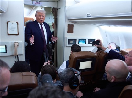 川普警告　美艦隊駛往伊朗「希望不必動武」