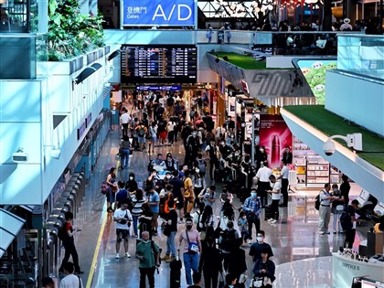 航空公司全球劃位系統一度異常　桃機旅客大排長龍