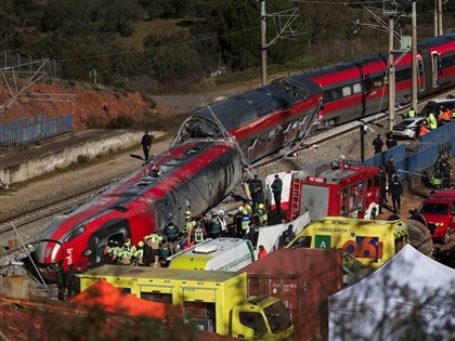 西班牙高鐵相撞事故初步調查　推測鐵軌斷裂為肇因