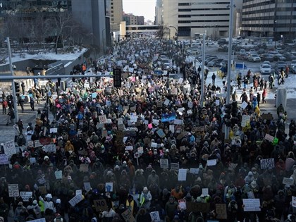 川普強硬移民政策引反彈　明尼蘇達州爆發大規模示威