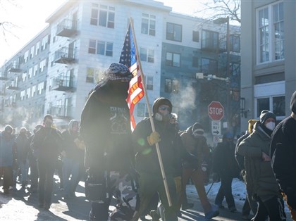 不滿川普掃蕩移民　37歲男護理師遭聯邦執法官擊斃