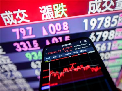 資金輪動　台股站上32000點續創新高