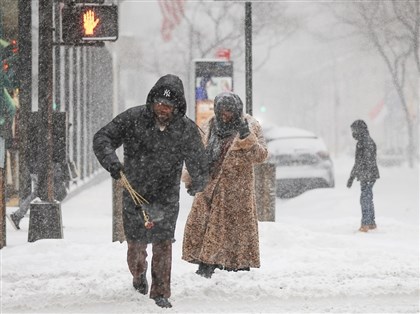 冬季風暴襲美17州和華府緊急狀態　85萬戶停電逾萬航班取消