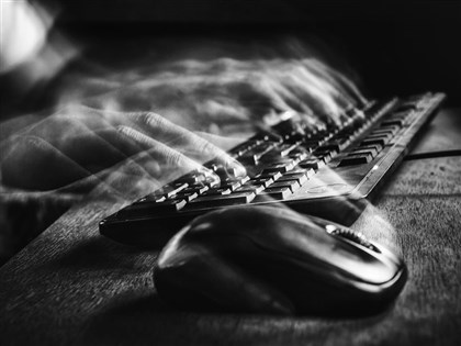 英相施凱爾即將訪中之際　傳中國駭入英官員手機數年