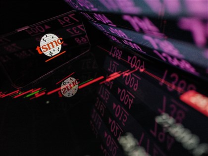 台積電收1820元新天價 台股終場上漲485點創新高