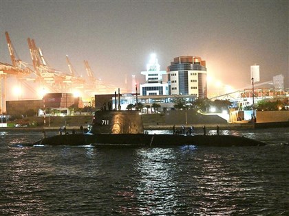 台船：海鯤艦完成首次淺水潛航測試　歷史性時刻[影]