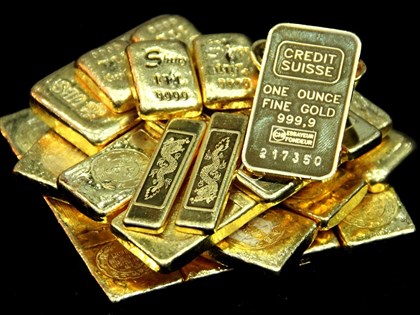 川普威脅對伊朗動武　黃金飆破每盎司5500美元創新高