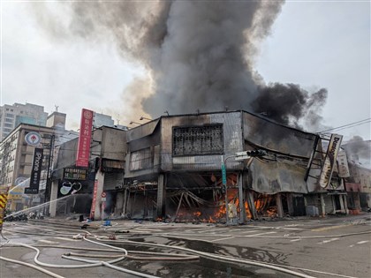 台中天津路火警延燒餐廳服飾店　地點緊鄰加油站