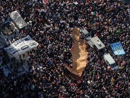 明尼蘇達州數千人抗議全美響應　要求移民執法人員撤離