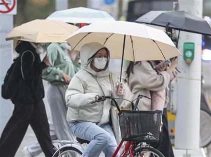 早安世界》北部濕冷至3日清晨　下週末更強冷空氣報到