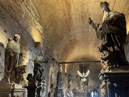 布拉格高堡神秘地下坑道　查理大橋原始雕像安然保存