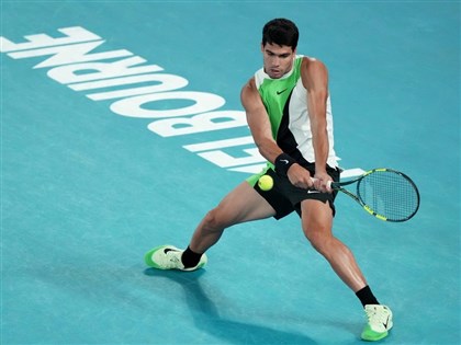 艾卡拉茲擊倒喬科維奇 澳網封王創最年輕生涯大滿貫