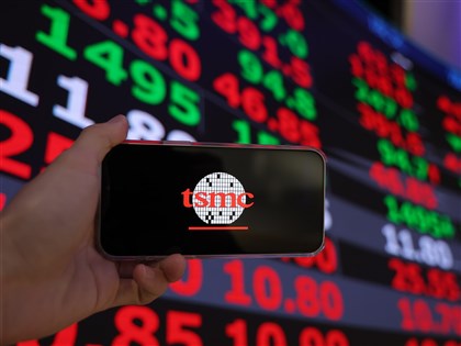 台積電漲45元　台股早盤大漲669點收復32000點