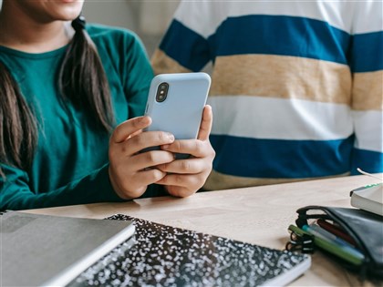 西班牙擬跟進澳洲　禁止16歲以下使用社群媒體