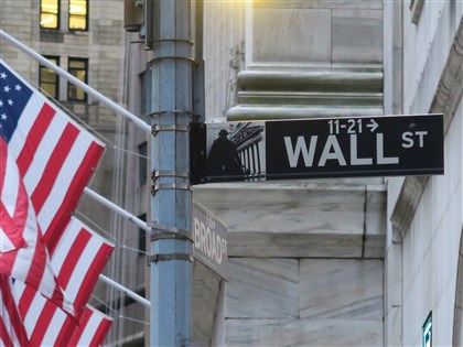 美股強勁反彈　道指首度站上5萬點大關