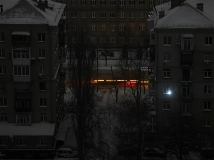 澤倫斯基：俄400架無人機、40枚飛彈攻擊烏能源設施