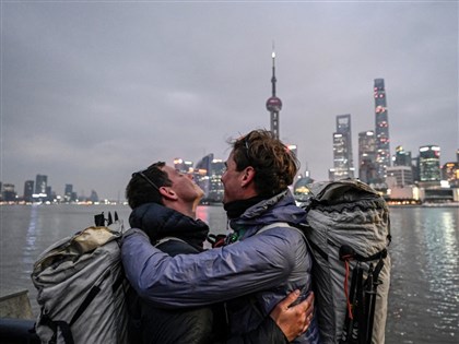 徒步518天、橫跨16國　2好友攜手從法國走到上海