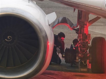 德威航空降落桃機輪胎脫落　影響14航班