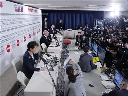 日本眾議院選舉　NHK出口民調：自民黨壓倒勝可望獨自突破300席