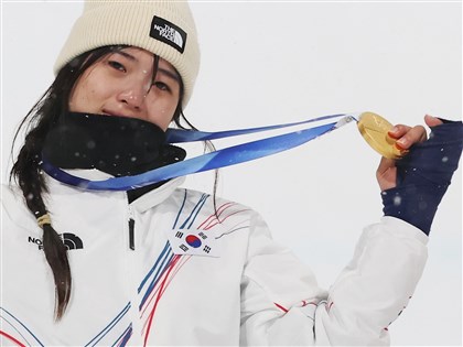 韓國17歲「奇蹟少女」崔佳溫創歷史　奪冬奧雪板金牌