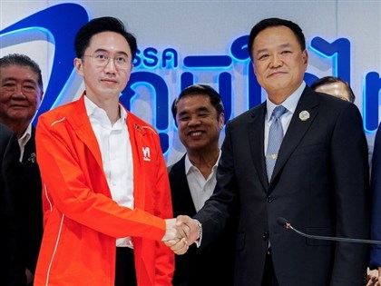 戴克辛政黨選舉挫敗後　受邀與泰總理政黨談聯合組閣