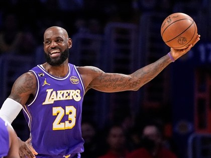 41歲詹姆斯續寫歷史　締造NBA史上最年長大三元