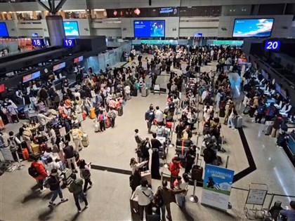 桃園機場春節旅運大爆發　連假首日運量16.9萬人次創新高