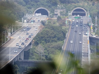 初二上午國道10路段易塞　估國5北向堵到深夜