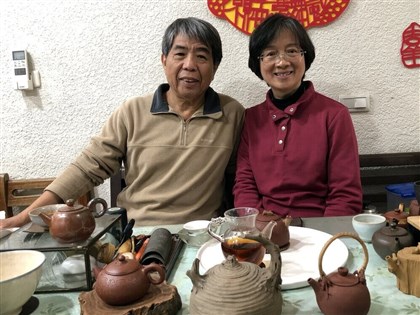 手捏壺陶藝夫妻檔 退休醉心畫達摩、創作漆器
