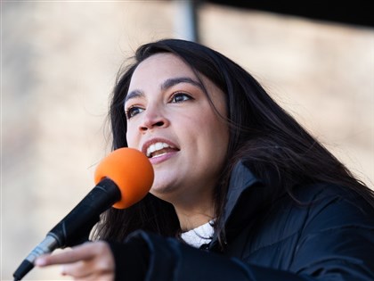 美眾議員AOC含糊回應是否協防台灣　副總統范斯批丟臉