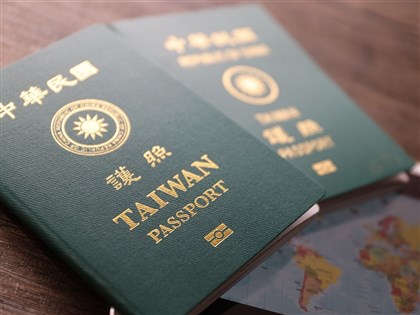 香港轉機遺失護照引台港網友論戰 原發文者致歉澄清