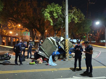台南小貨車疑躲警攔查撞電桿　車上5童受傷送醫