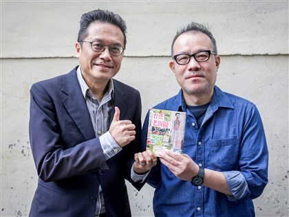 【文化普拉斯】25年收藏400張老掛圖　插畫家太陽臉推新書