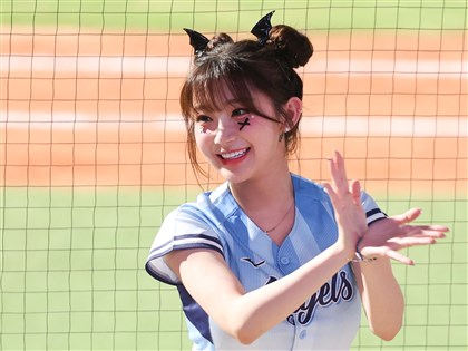 李珠珢續留富邦應援中職悍將 喊話想念台灣粉絲