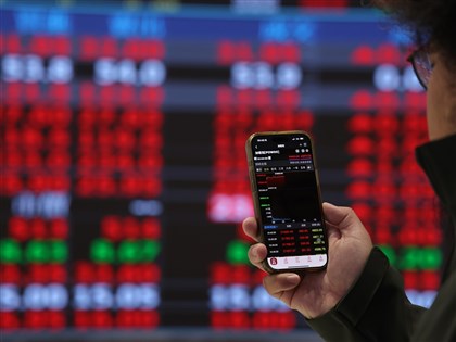 台股大漲927點收34700點 改寫多項新紀錄