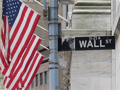 關稅不確定性引憂　美股收低道瓊指數跌逾800點